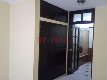 Venta De Departamento Duplex En Primer Piso En La Molina