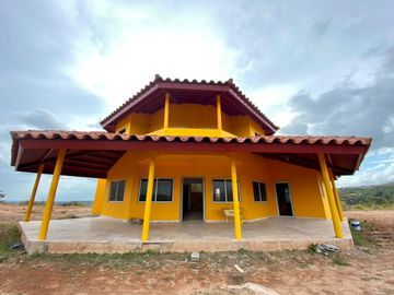 CASA DE CAMPO EN VENTA EN EL CALVARIO LAS LAJAS CHAME PANAMÁ