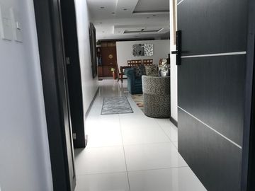 Vendo Departamento de 182 m2 en Cumbayá.