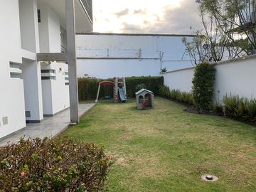 Vendo Departamento de 182 m2 en Cumbayá.