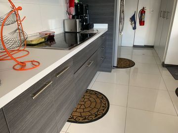 Vendo Departamento de 182 m2 en Cumbayá.