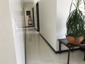 Vendo Departamento de 182 m2 en Cumbayá.