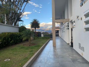 Vendo Departamento de 182 m2 en Cumbayá.