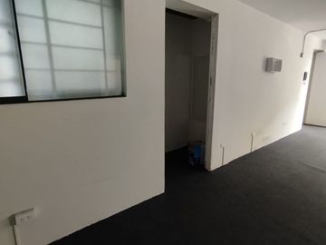 🏢 **Oficina en Alquiler - Av. Alejandro Velasco Astete **