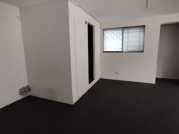 🏢 **Oficina en Alquiler - Av. Alejandro Velasco Astete **