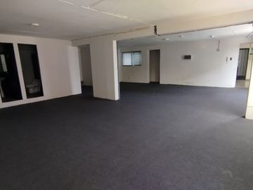 🏢 **Oficina en Alquiler - Av. Alejandro Velasco Astete **