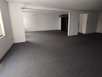 🏢 **Oficina en Alquiler - Av. Alejandro Velasco Astete **