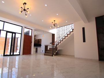 CASA DE UN 1 PISO Y MEDIO EN VENTA - URB. BOULEVAD PARK PLAZA - PIURA