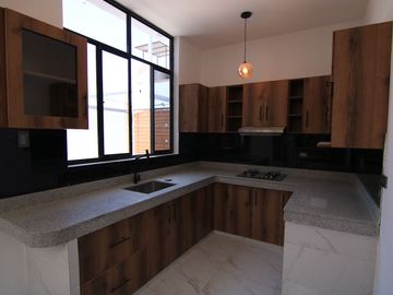 CASA DE UN 1 PISO Y MEDIO EN VENTA - URB. BOULEVAD PARK PLAZA - PIURA