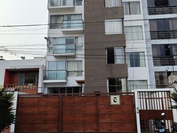 URB. CIPRECES ALQUILO BONITO DPTO. MODERNO 125M2 5TO. PISO S/2,500 MENSUAL (2+1)  VISTA CALLE, CON ASENSOR.