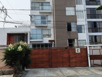 URB. CIPRECES ALQUILO BONITO DPTO. MODERNO 125M2 5TO. PISO S/2,500 MENSUAL (2+1)  VISTA CALLE, CON ASENSOR.