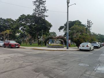 URB. CIPRECES ALQUILO BONITO DPTO. MODERNO 125M2 5TO. PISO S/2,500 MENSUAL (2+1)  VISTA CALLE, CON ASENSOR.