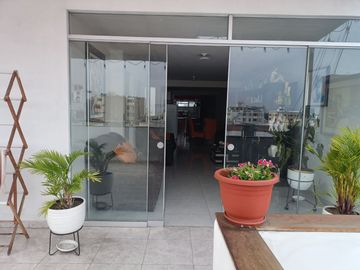 URB. CIPRECES ALQUILO BONITO DPTO. MODERNO 125M2 5TO. PISO S/2,500 MENSUAL (2+1)  VISTA CALLE, CON ASENSOR.