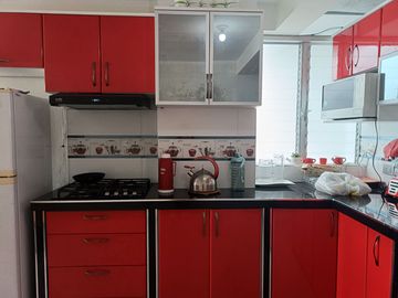 URB. CIPRECES ALQUILO BONITO DPTO. MODERNO 125M2 5TO. PISO S/2,500 MENSUAL (2+1)  VISTA CALLE, CON ASENSOR.
