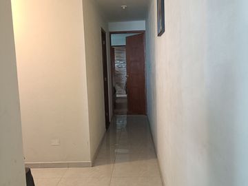 URB. CIPRECES ALQUILO BONITO DPTO. MODERNO 125M2 5TO. PISO S/2,500 MENSUAL (2+1)  VISTA CALLE, CON ASENSOR.