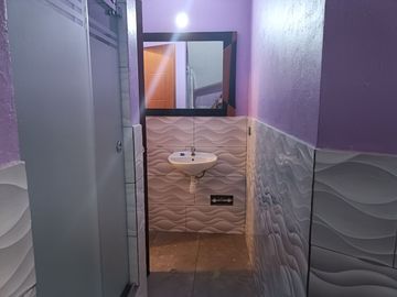 URB. CIPRECES ALQUILO BONITO DPTO. MODERNO 125M2 5TO. PISO S/2,500 MENSUAL (2+1)  VISTA CALLE, CON ASENSOR.