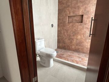 SE VENDE CASA DE UNA PLANTA POR HOSPITAL COVADONGA