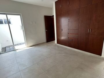 SE VENDE CASA DE UNA PLANTA POR HOSPITAL COVADONGA