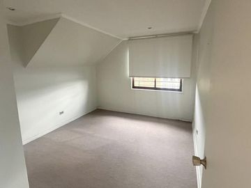 Vendemos amplio departamento dúplex en Condominio las Encinas