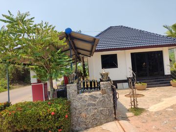 Villa near Laem Mae Phim Beach !!! House for sale 1Storey Villa 1 rai 34 sqwa by the sea , Laem Mae Phim Rayong