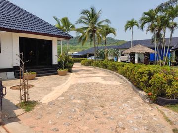 Villa near Laem Mae Phim Beach !!! House for sale 1Storey Villa 1 rai 34 sqwa by the sea , Laem Mae Phim Rayong