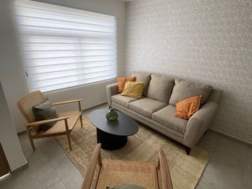 CASA EN VENTA ATRAS DE WALMART SANTA RITA, EN VILLA DE POZOS, MUY CERTQUITA DE LAIGLESIA