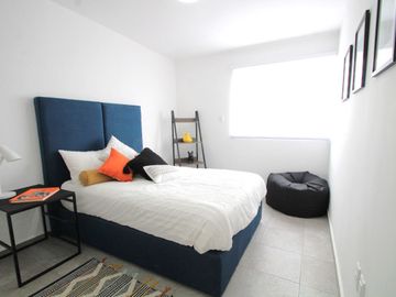 CASA EN VENTA ATRAS DE WALMART SANTA RITA, EN VILLA DE POZOS, MUY CERTQUITA DE LAIGLESIA