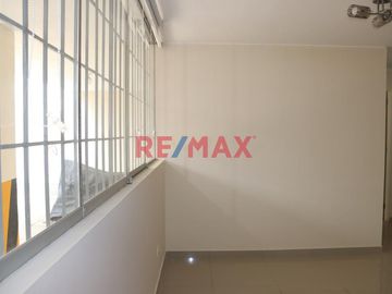 Se Alquila Departamento Con Cochera Primer Piso
