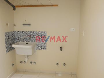 Se Alquila Departamento Con Cochera Primer Piso