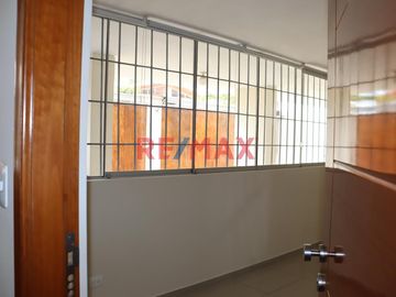 Se Alquila Departamento Con Cochera Primer Piso