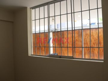 Se Alquila Departamento Con Cochera Primer Piso