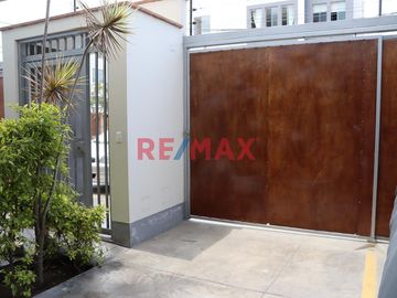 Se Alquila Departamento Con Cochera Primer Piso