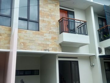 Rumah Ready 2 Lantai Murah Dekat Pamulang Square Tangerang Selatan