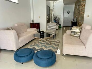 Venta de amplia casa de tres dormitorios Urb. San Sebastián, Samborondón, Guayaquil