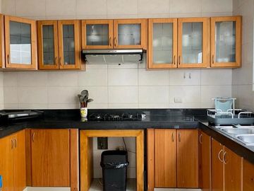 Venta de amplia casa de tres dormitorios Urb. San Sebastián, Samborondón, Guayaquil
