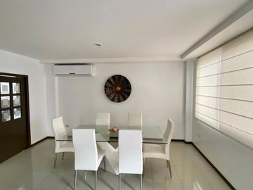 Venta de amplia casa de tres dormitorios Urb. San Sebastián, Samborondón, Guayaquil
