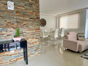 Venta de amplia casa de tres dormitorios Urb. San Sebastián, Samborondón, Guayaquil
