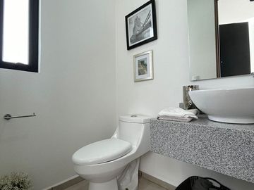 CASA EN VENTA TOLUCA CERCA DEL PARQUE TOLUCA 2000 Y DEL AEROPUERTO INTERNACIONAL