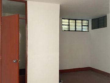 VENDO CASA DE 3 PISOS JIRON AGUA MARINA MZ I LOTE 33 SAN JUAN DE LURIGANCHO