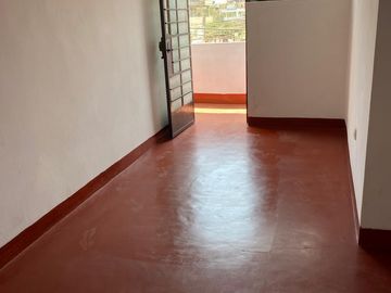 VENDO CASA DE 3 PISOS JIRON AGUA MARINA MZ I LOTE 33 SAN JUAN DE LURIGANCHO