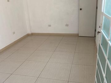 VENDO CASA DE 3 PISOS JIRON AGUA MARINA MZ I LOTE 33 SAN JUAN DE LURIGANCHO