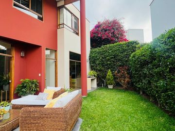Linda casa en condominio con ingreso independiente