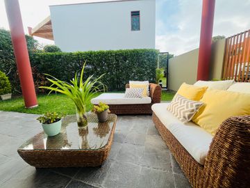 Linda casa en condominio con ingreso independiente