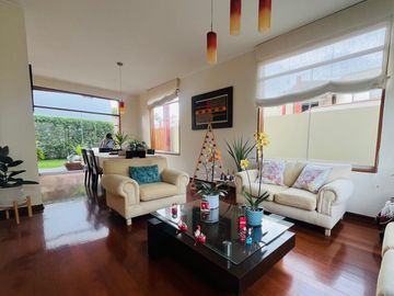 Linda casa en condominio con ingreso independiente