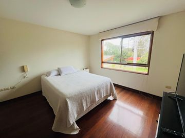 Linda casa en condominio con ingreso independiente