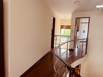 Linda casa en condominio con ingreso independiente