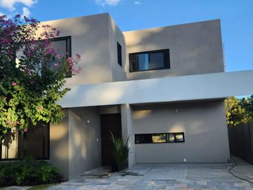 (CRO) CASA EN FRACC. REAL DE TETELA $ 8,750,000