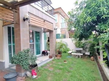 🏡 #Quick sale!! #Twin house, single house style Just connect the roof of the parking lot. #Natawadi Village, Bowina Town 🏡