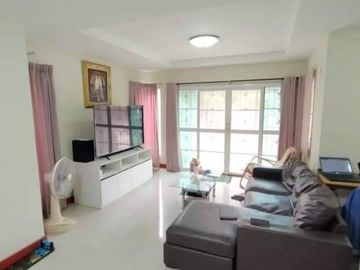 🏡 #Quick sale!! #Twin house, single house style Just connect the roof of the parking lot. #Natawadi Village, Bowina Town 🏡