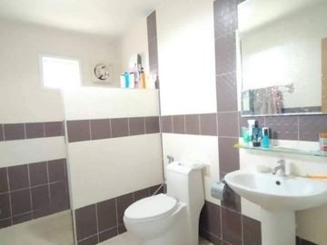 🏡 #Quick sale!! #Twin house, single house style Just connect the roof of the parking lot. #Natawadi Village, Bowina Town 🏡